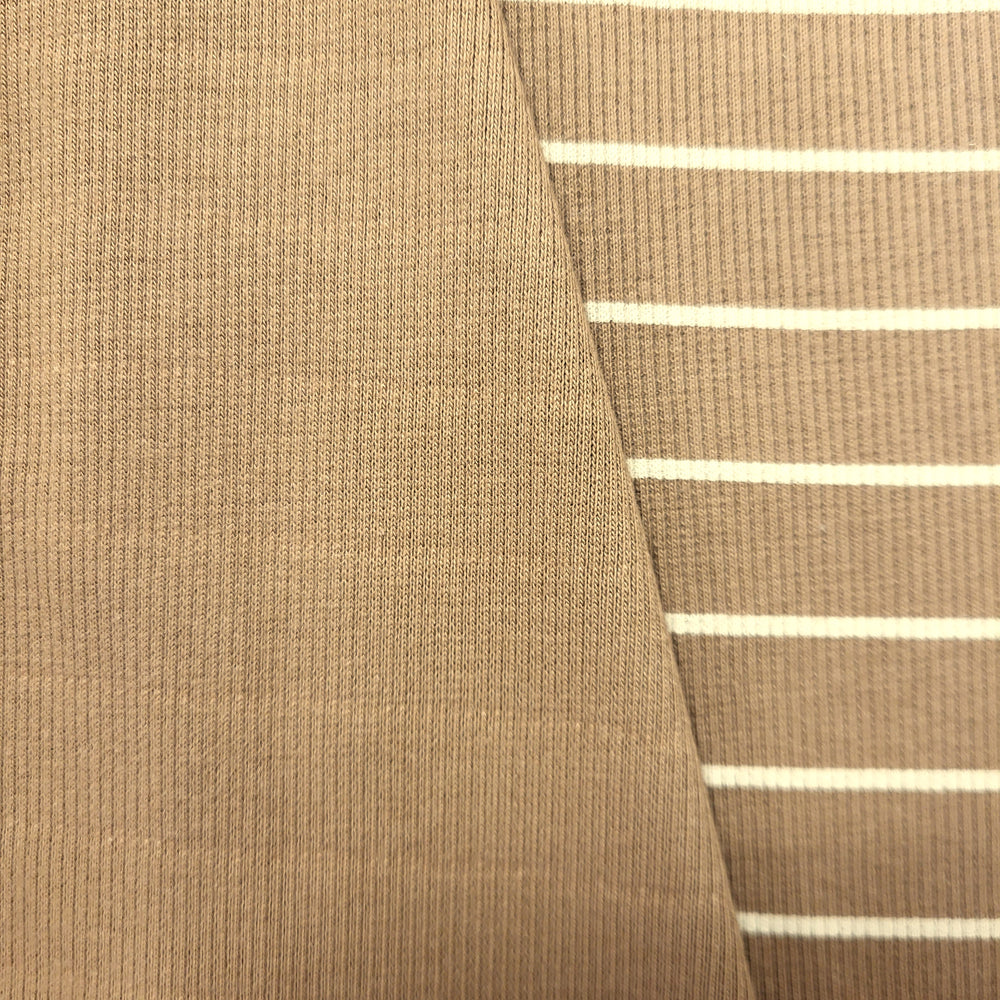 
                  
                    Camelkleurige rekbare stof met streep, ribjersey
                  
                