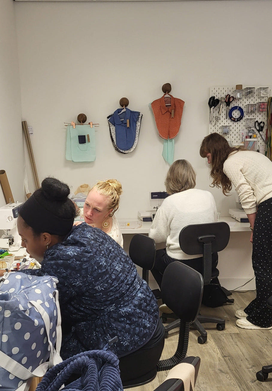 aan het werk bij een workshop
