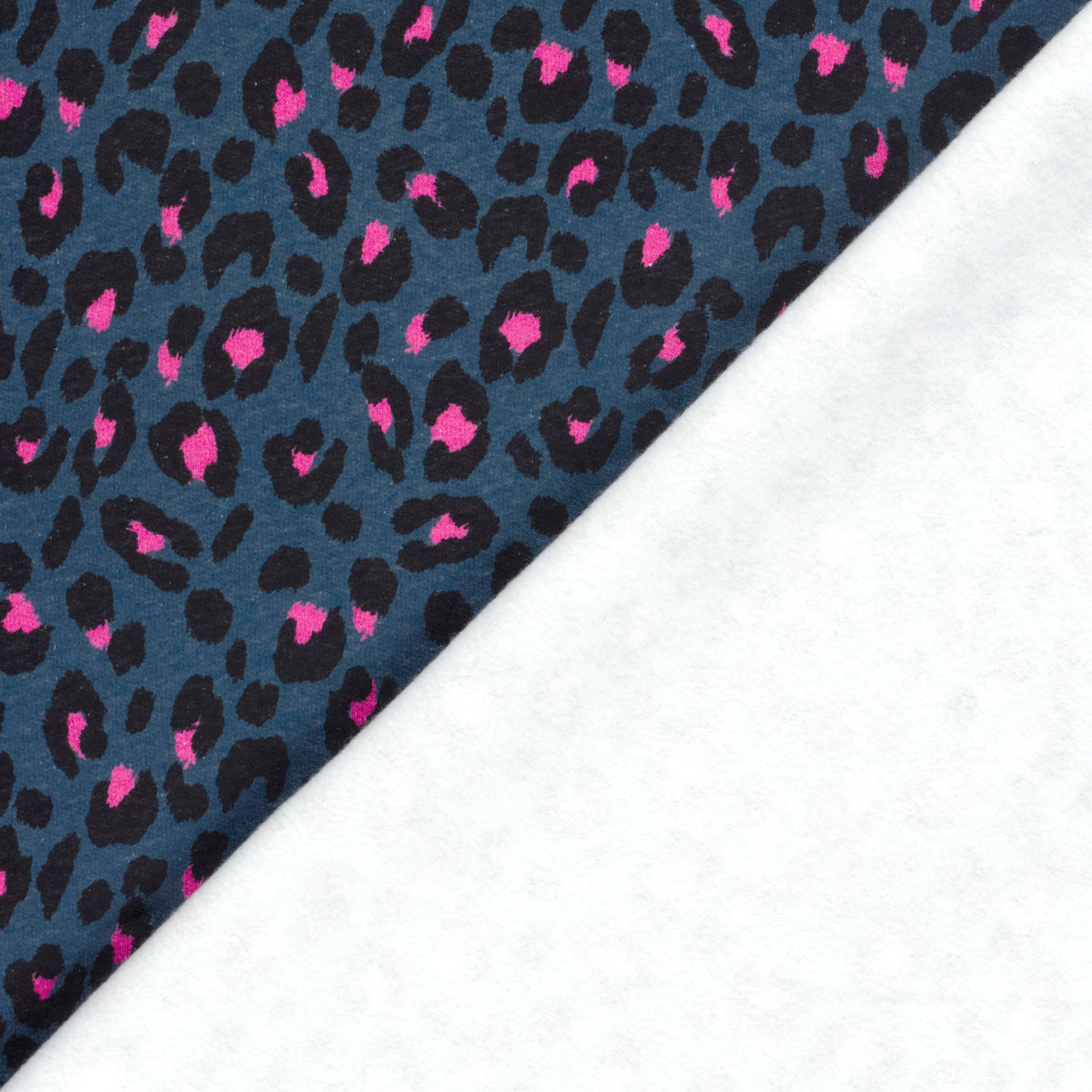 
                  
                    Blauwe stof met panterprint, joggingstof
                  
                