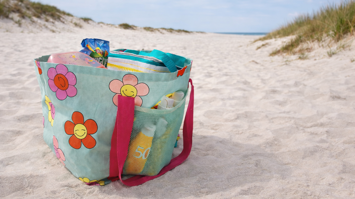 kinder strandtas op het strand